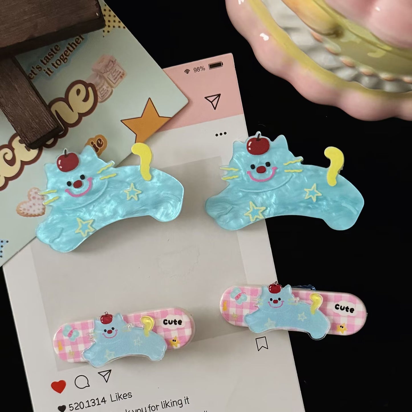 藍色壓克力貓咪髮夾－商品主圖｜https://igowo.tw/