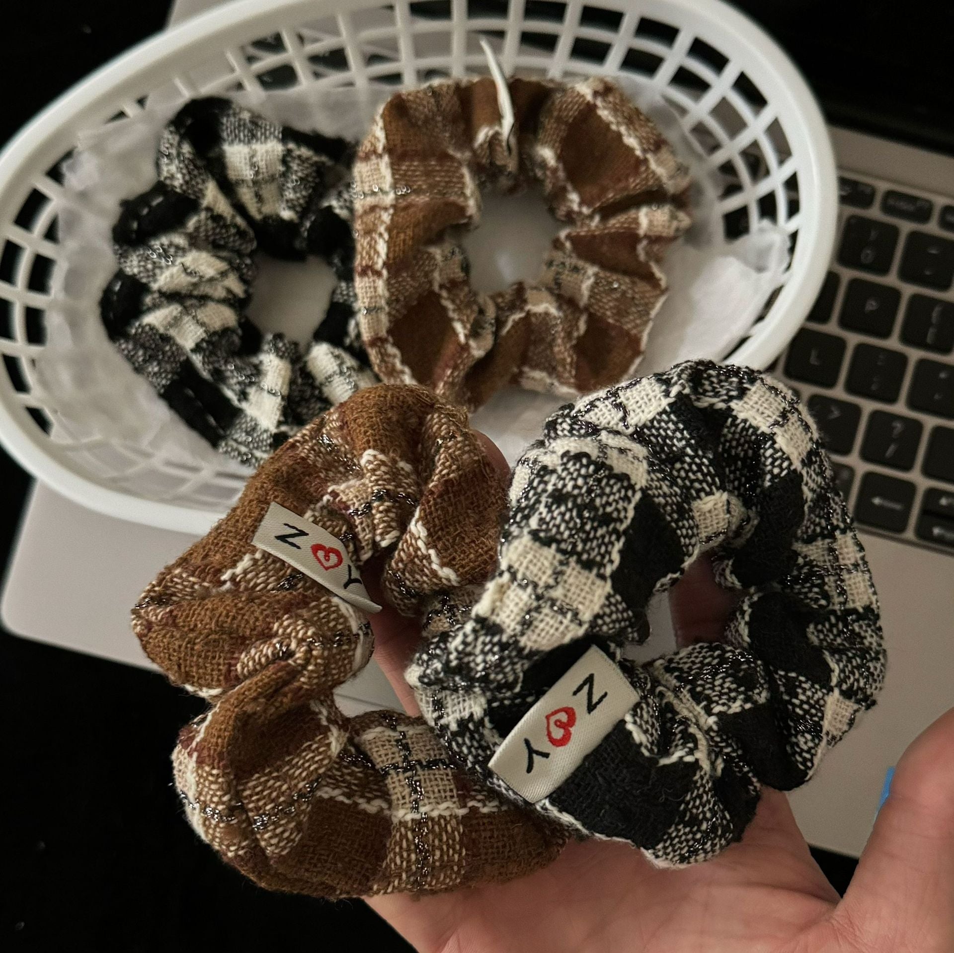 黑色大腸圈復古髮圈－商品主圖｜https://igowo.tw/