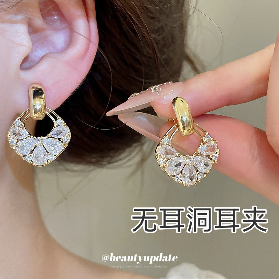 鋯石菱形免耳洞耳夾－商品主圖｜https://igowo.tw/