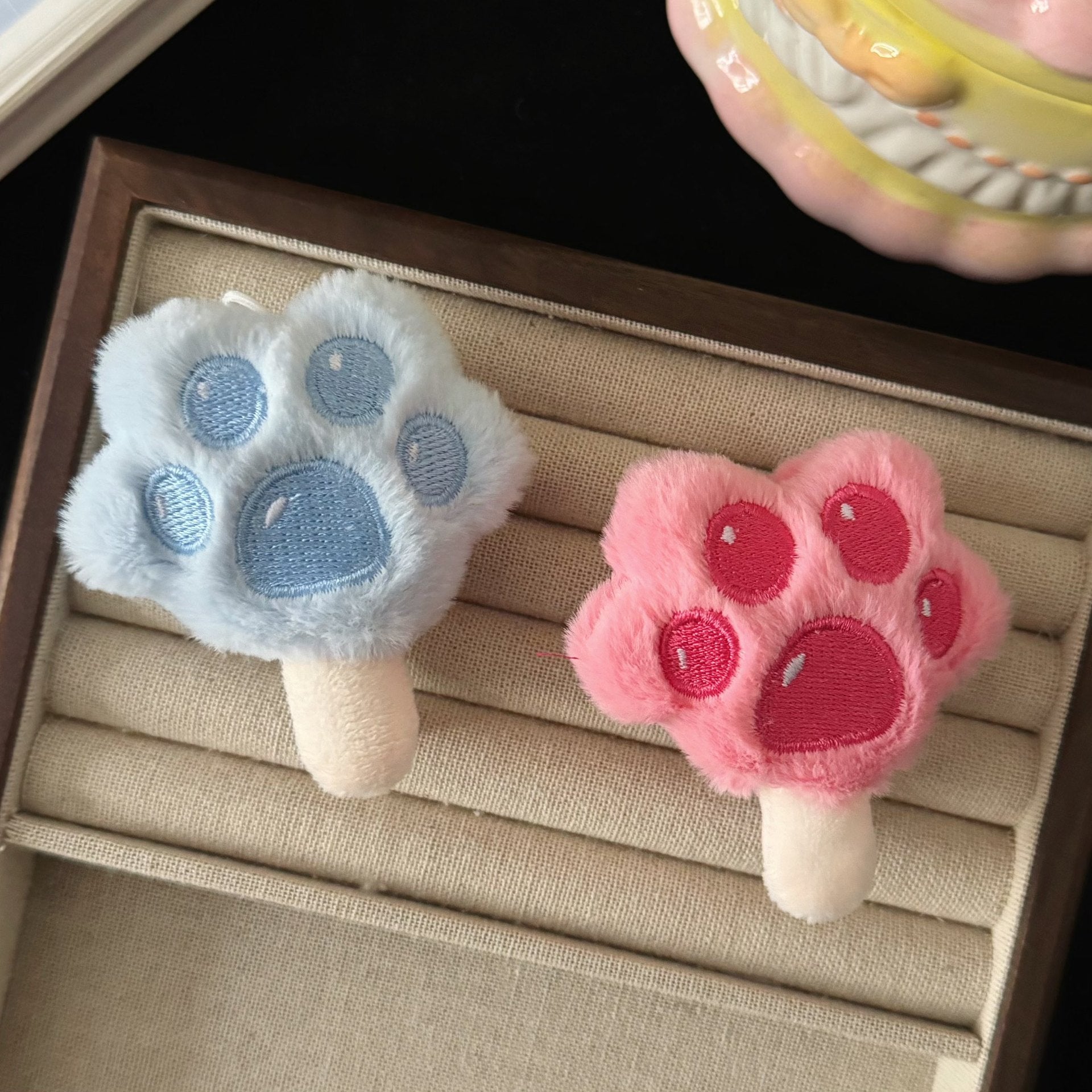 藍色絨面貓咪卡通髮夾－商品主圖｜https://igowo.tw/