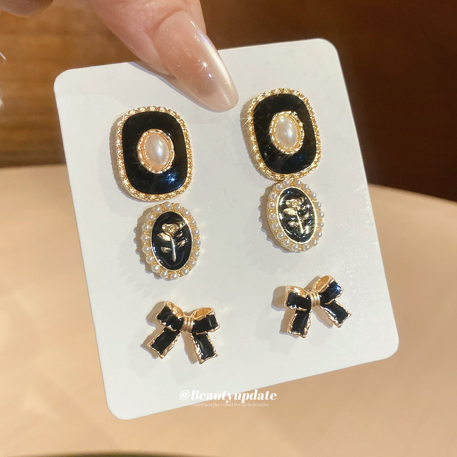 琺瑯珍珠鑲鑽耳釘套組－細節特寫1｜https://igowo.tw/