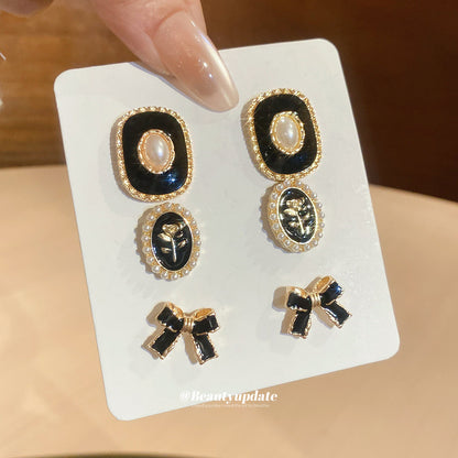 琺瑯珍珠鑲鑽耳釘套組－細節特寫1｜https://igowo.tw/