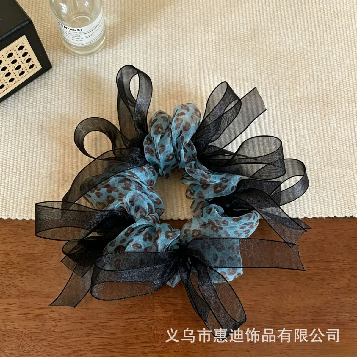 網紗蝴蝶結簡約髮圈－黑色豹紋款細節2｜https://igowo.tw/
