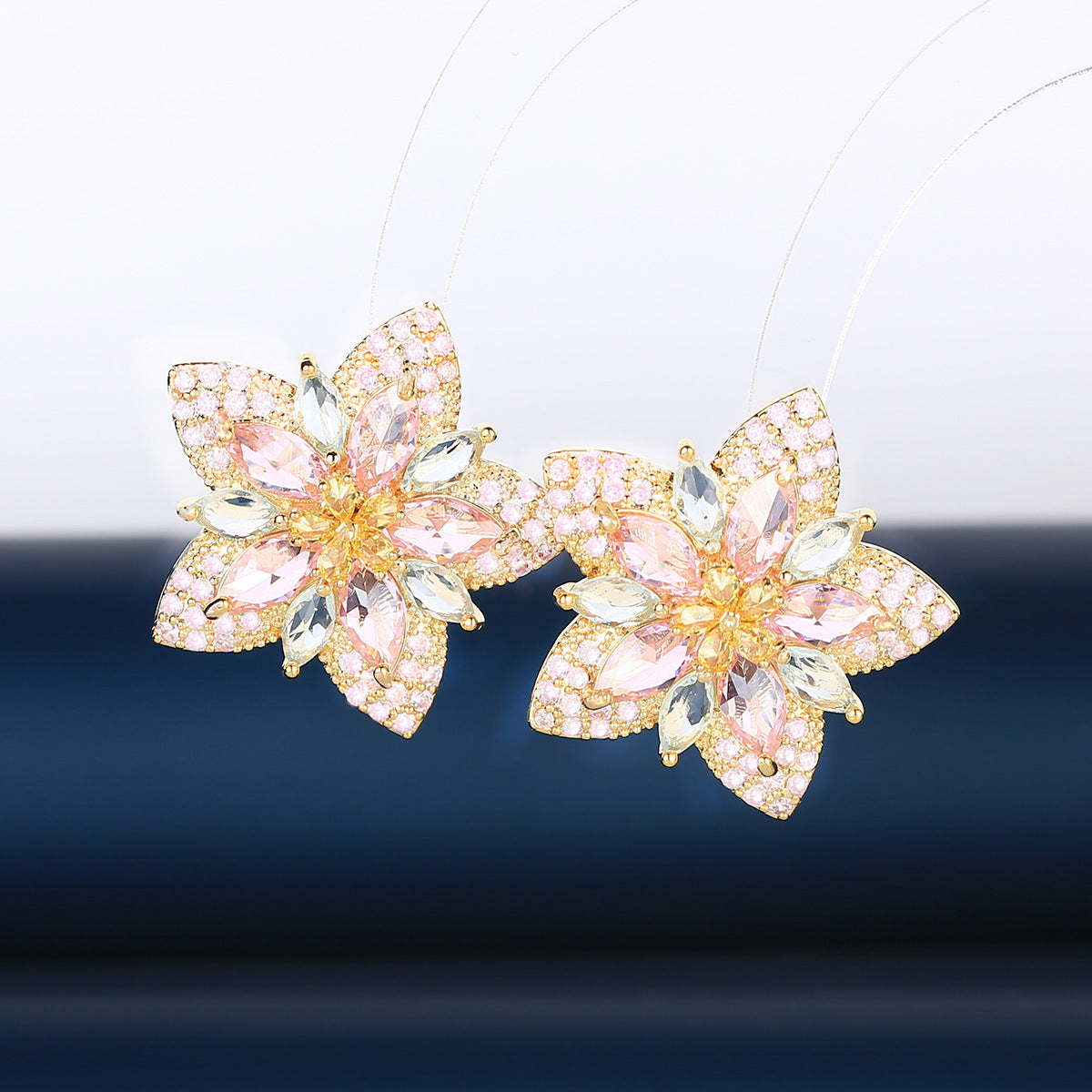 S925鋯石花朵微鑲耳釘－粉色款實拍｜https://igowo.tw/