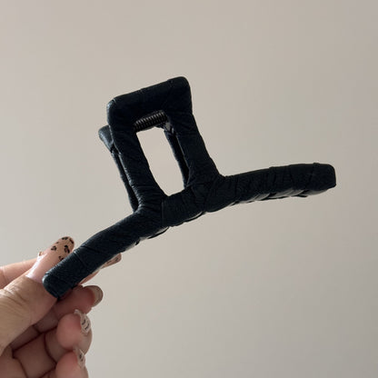 皮革一字纏繞鯊魚夾