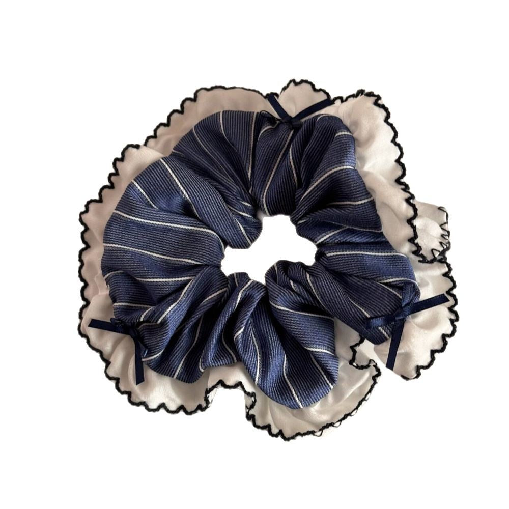 藍色布面格紋髮圈－藏藍花瓣邊-腸圈款細節｜https://igowo.tw/