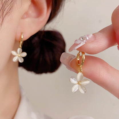 貓眼石花朵簡約耳扣－第二視角實拍｜https://igowo.tw/