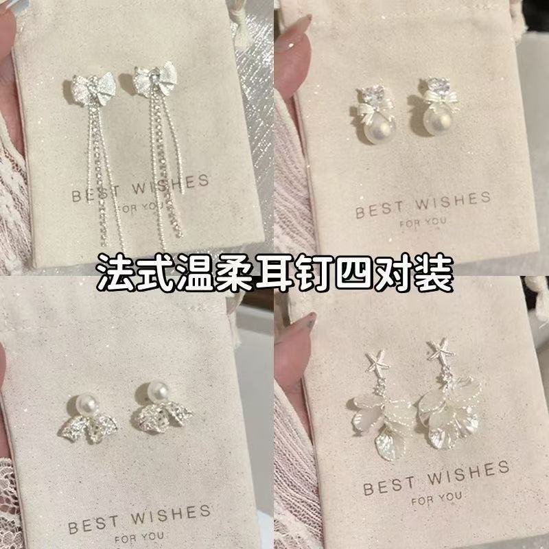 鋯石銀針花朵耳釘－商品主圖｜https://igowo.tw/