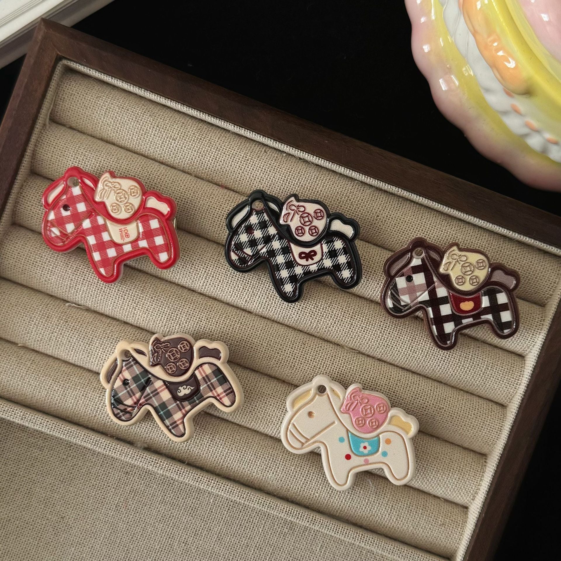 棕色小馬髮夾－商品主圖｜https://igowo.tw/