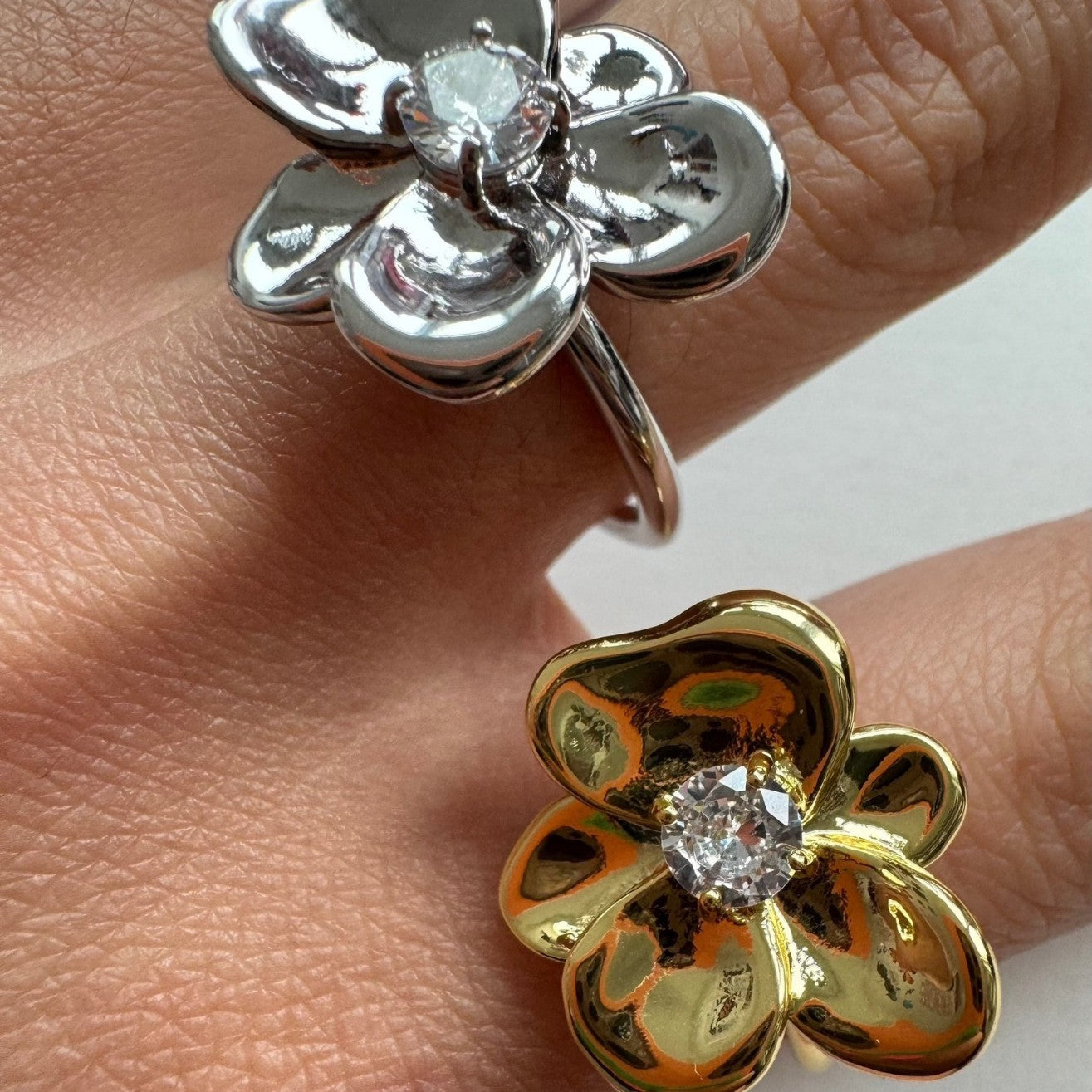 鋯石山茶花耳釘套組－商品主圖｜https://igowo.tw/