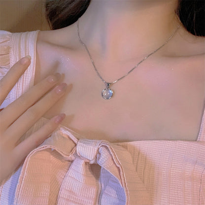 女孩夏日項鏈