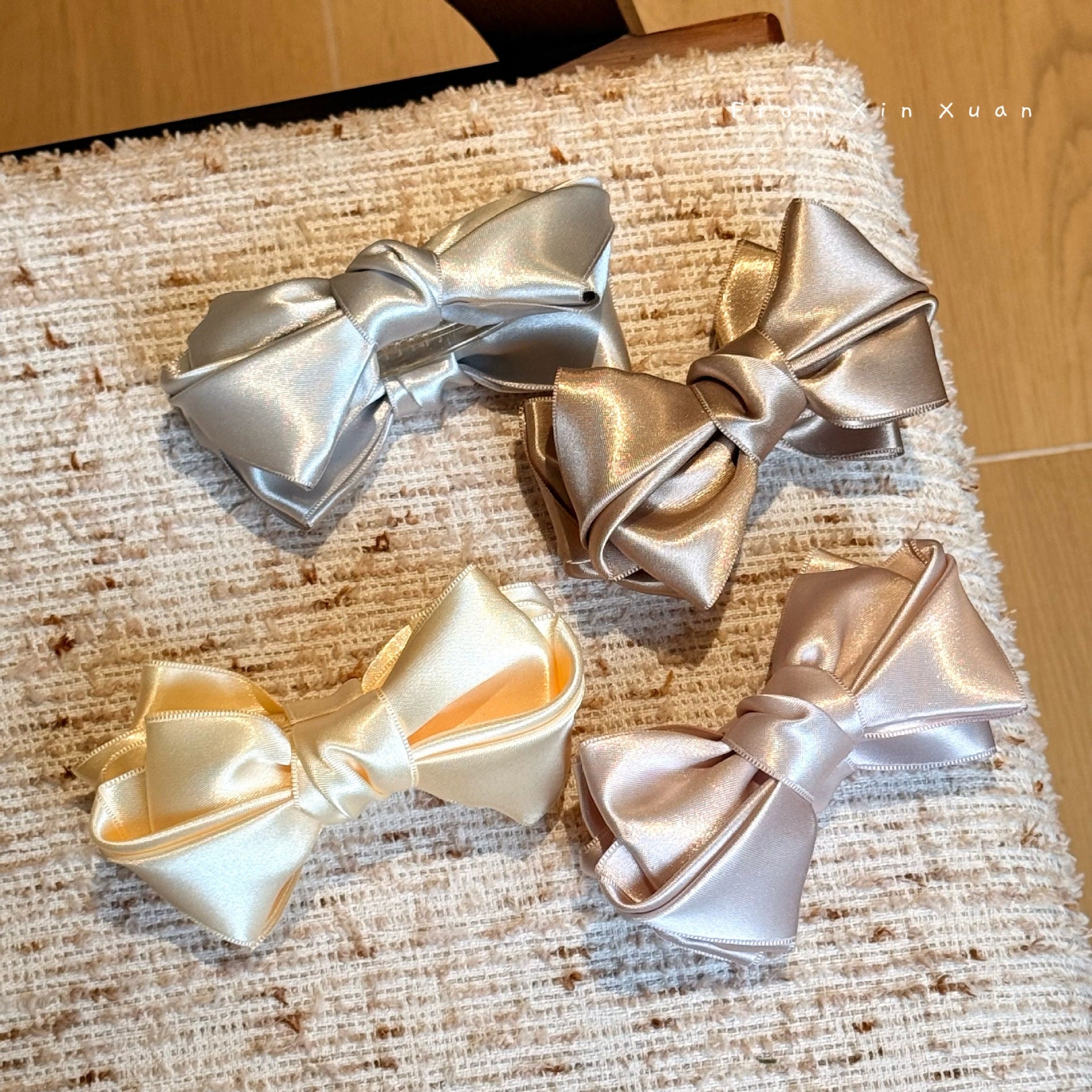 蕾絲蝴蝶結髮夾－灰色香蕉夾款細節｜https://igowo.tw/