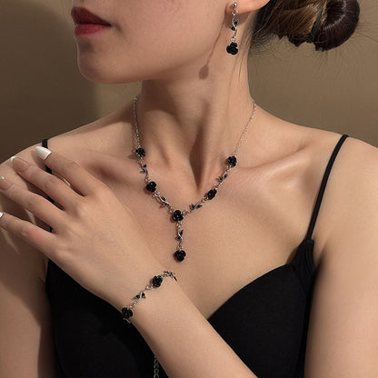 玫瑰復古項鍊耳環組－/三件套黑色花款細節｜https://igowo.tw/