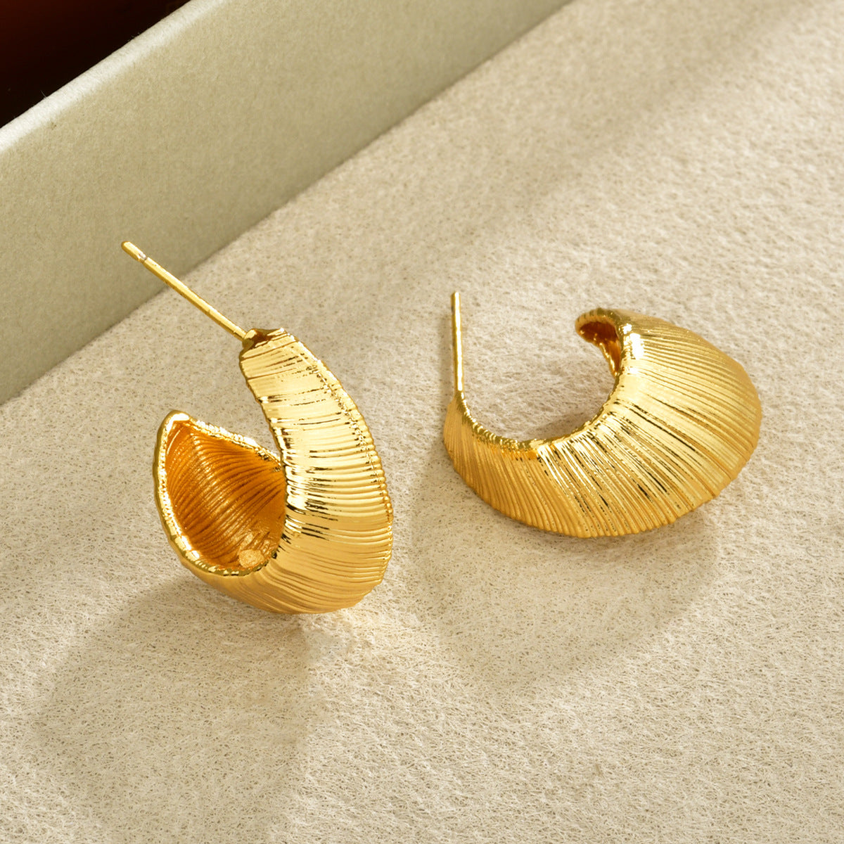 金色月亮C形拉絲耳釘