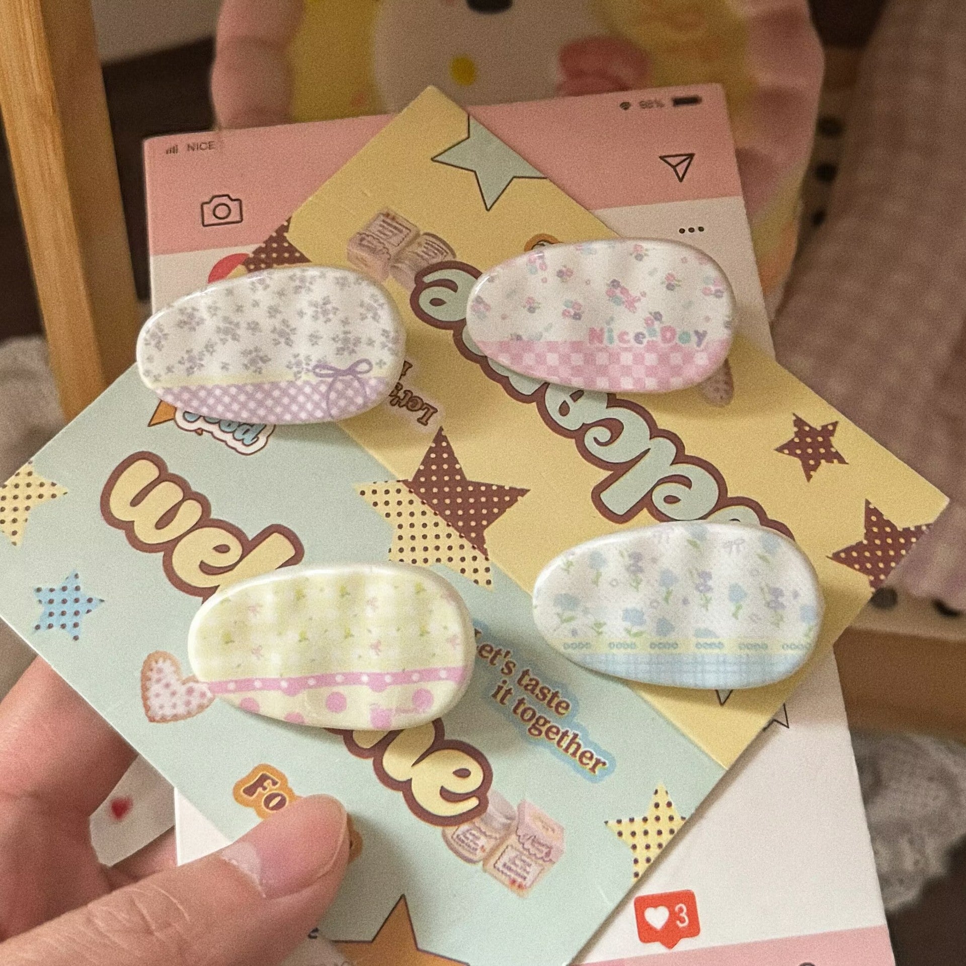 繽紛碎花橢圓髮夾－商品主圖｜https://igowo.tw/