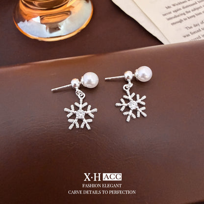 珍珠銀針雪花鏤空耳釘－商品主圖｜https://igowo.tw/