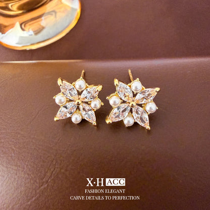 珍珠鋯石雪花小巧耳釘－商品主圖｜https://igowo.tw/
