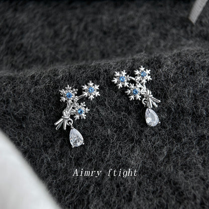 海藍寶鋯石雪花耳環－商品主圖｜https://igowo.tw/