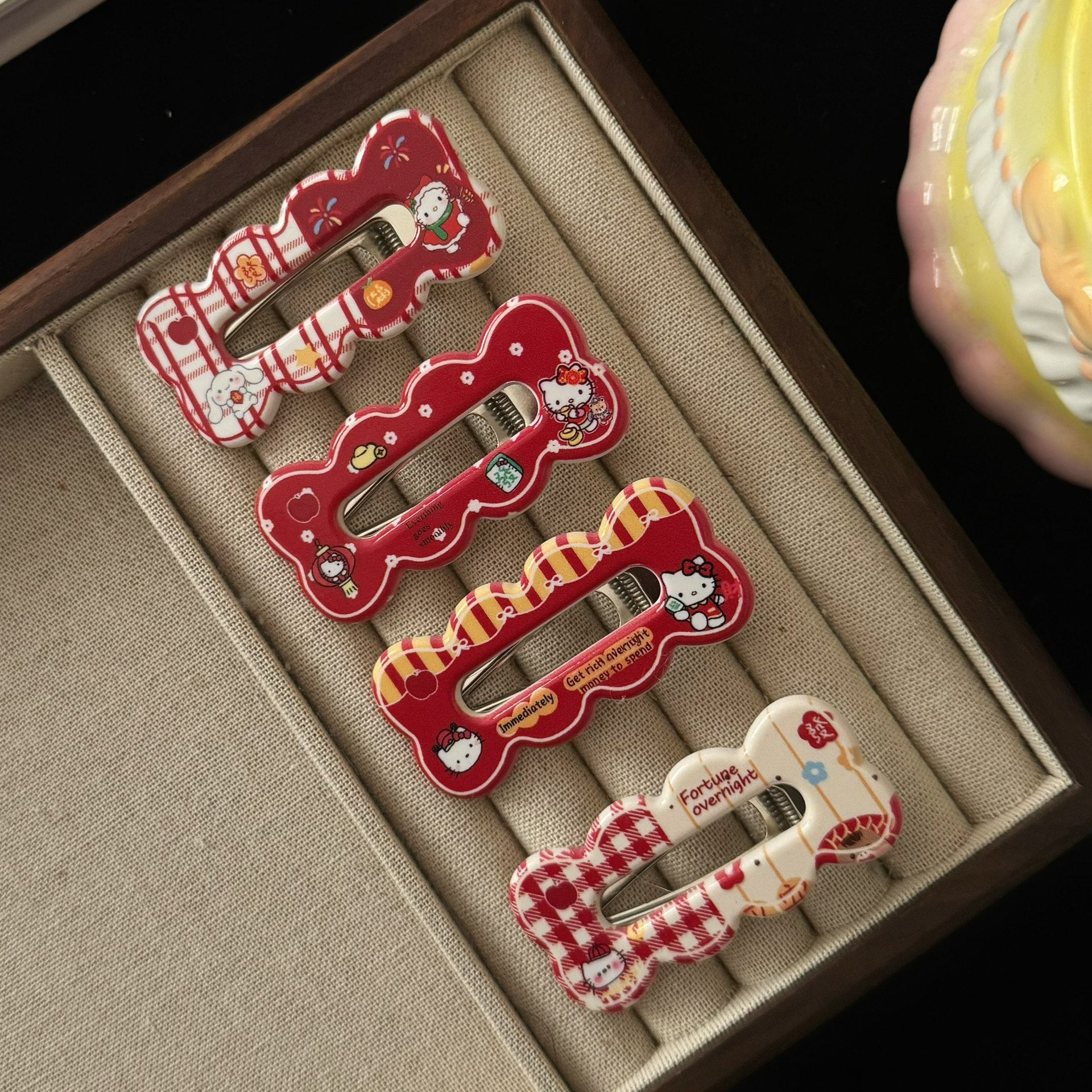 紅色貓咪方形髮夾－商品主圖｜https://igowo.tw/
