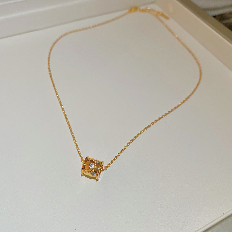 貓眼石字母鑲鑽項鍊－細節特寫5｜https://igowo.tw/