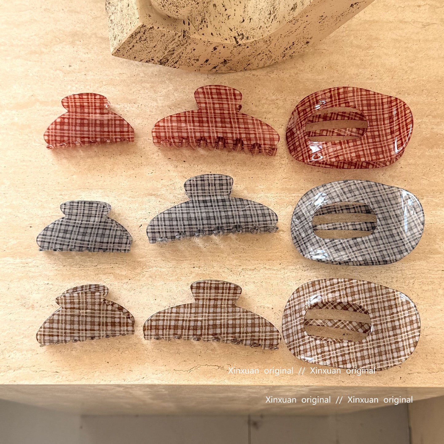醋酸板材格紋鯊魚夾－商品主圖｜https://igowo.tw/