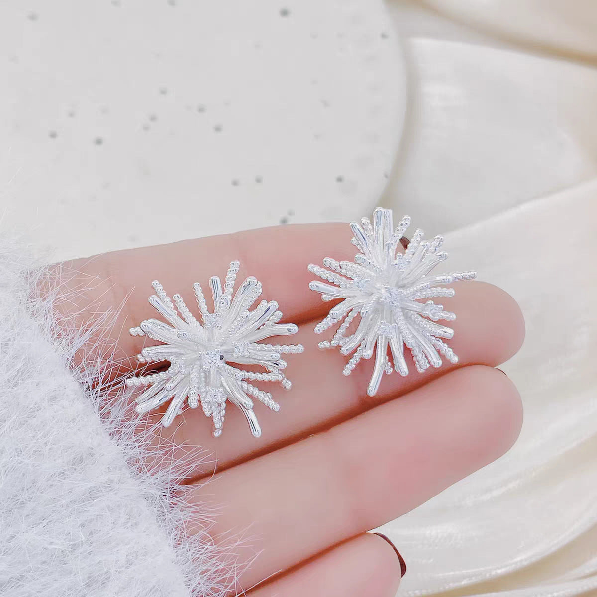 金屬雪花復古耳釘－商品主圖｜https://igowo.tw/