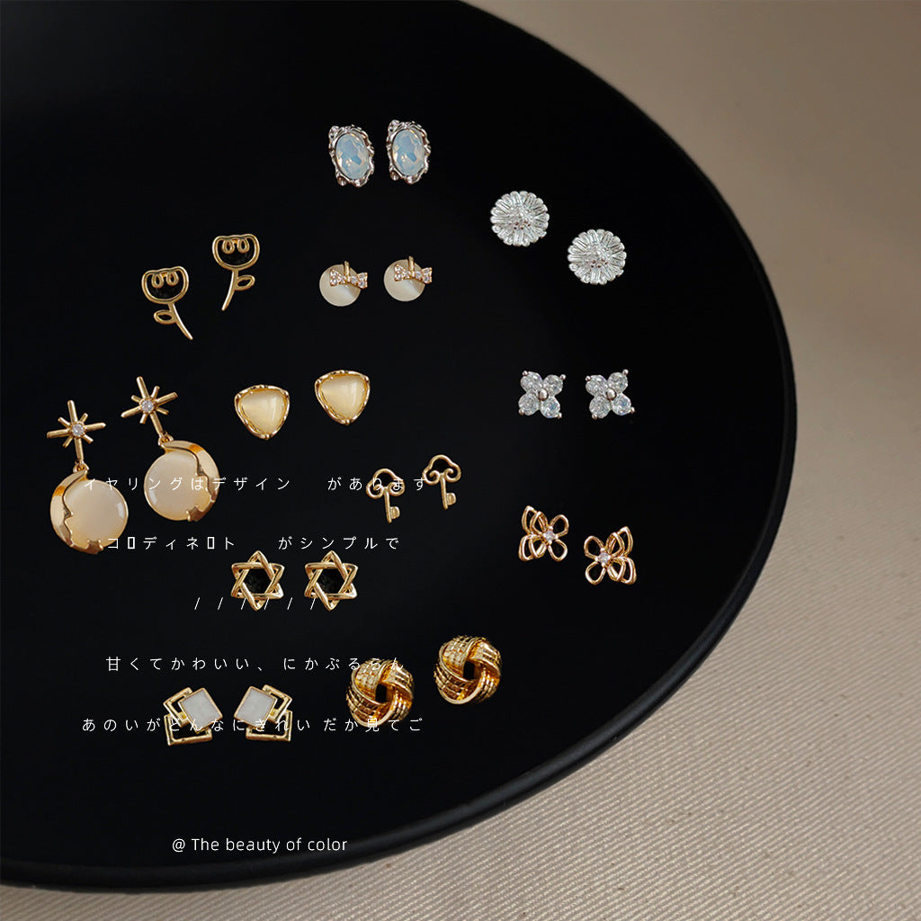 貓眼石玻璃小巧耳釘－商品主圖｜https://igowo.tw/