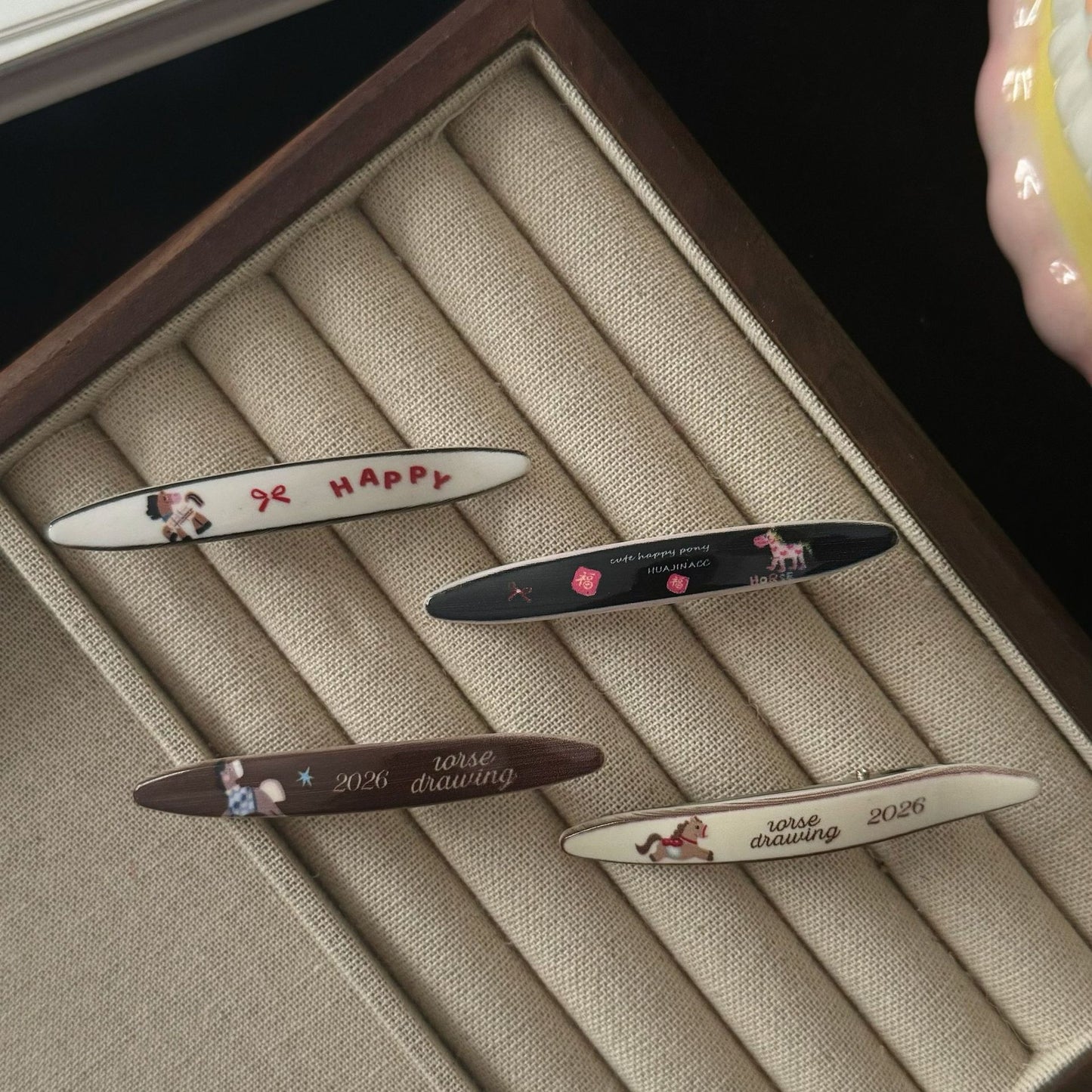 棕色小馬橢圓髮夾－商品主圖｜https://igowo.tw/