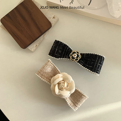 山茶花蝴蝶結髮夾－商品主圖｜https://igowo.tw/