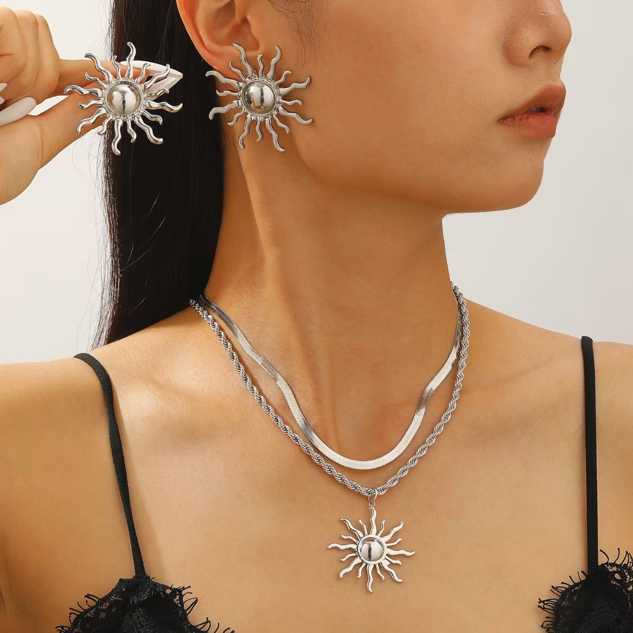 太陽花墜飾多層項鍊－細節特寫20｜https://igowo.tw/