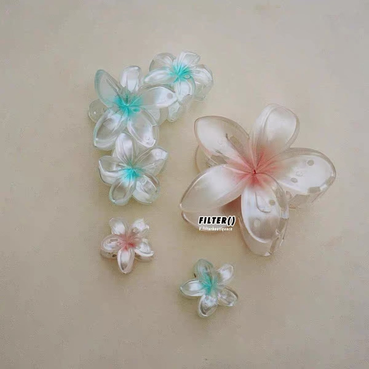 魚尾花朵鯊魚夾－小花朵4cm綠色款細節｜https://igowo.tw/