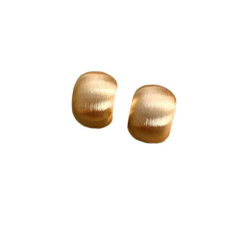 銀針C形簡約耳環－細節特寫3｜https://igowo.tw/
