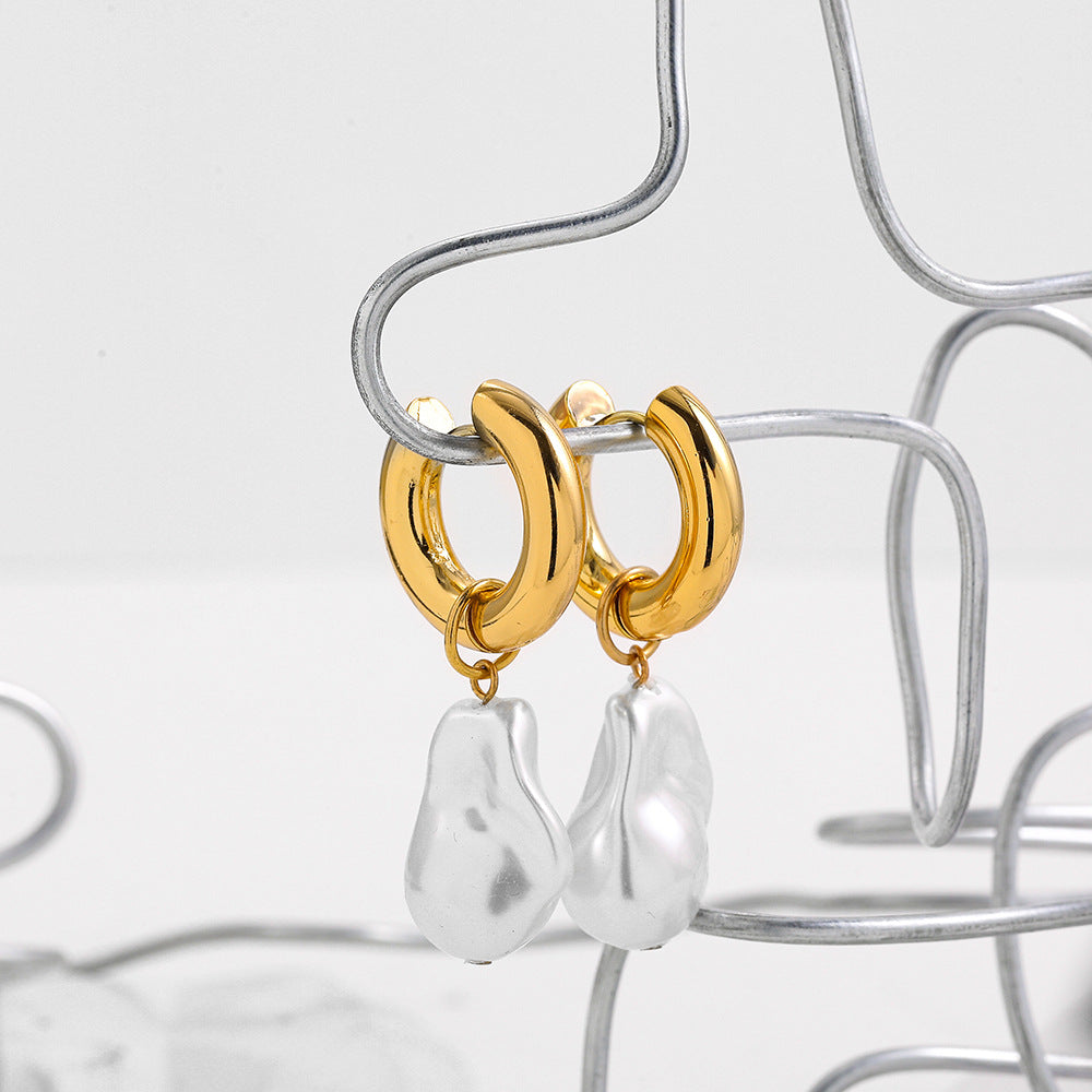 金色珍珠水滴簡約耳環－細節特寫1｜https://igowo.tw/