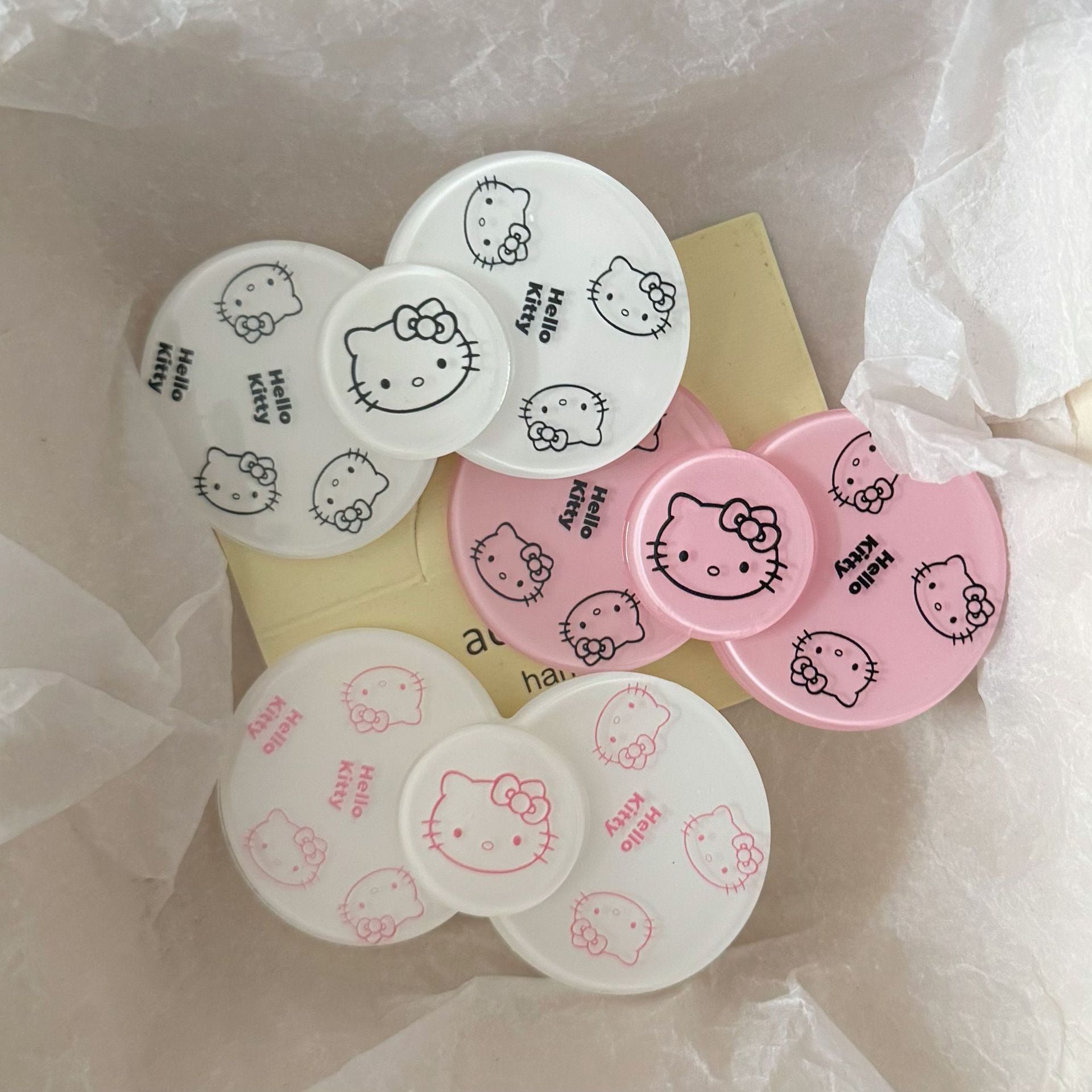 壓克力貓咪領結髮夾－商品主圖｜https://igowo.tw/