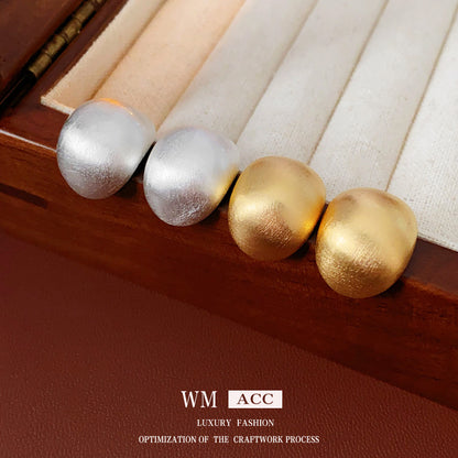 金色銀針圓形拉絲耳釘－商品主圖｜https://igowo.tw/