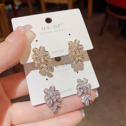 鋯石花朵簡約耳墜－商品主圖｜https://igowo.tw/