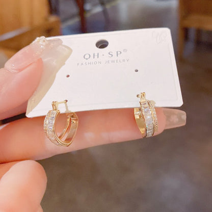 金色幾何電鍍簡約耳扣－細節特寫10｜https://igowo.tw/