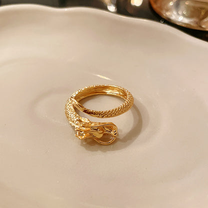 金色鋯石鑲鑽戒指－細節特寫5｜https://igowo.tw/