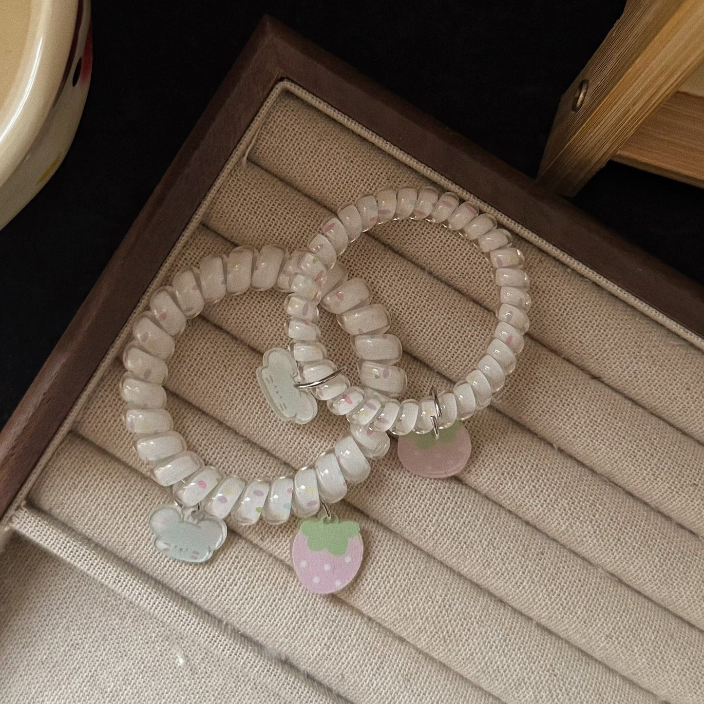 藍色草莓波點髮圈－商品主圖｜https://igowo.tw/