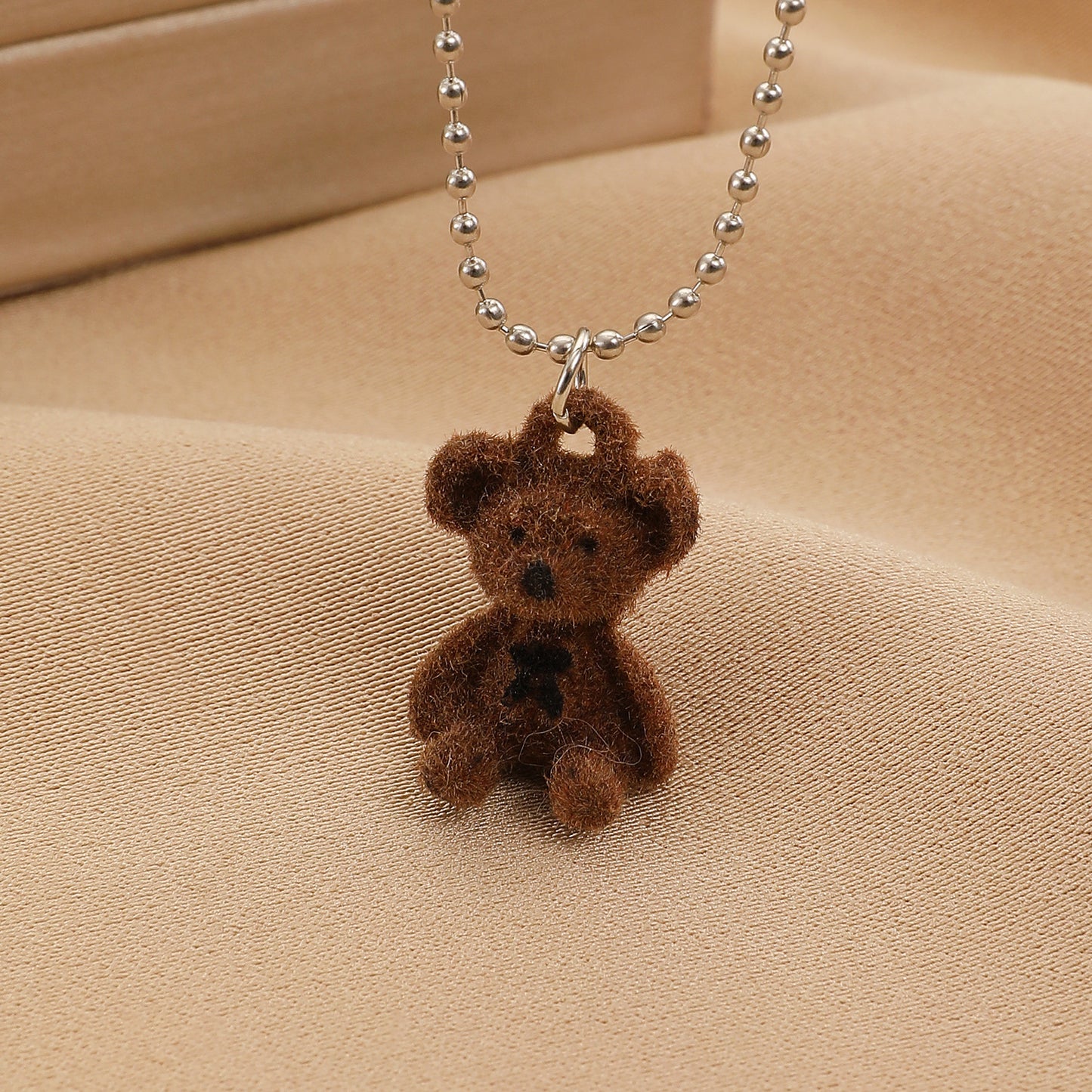 棕色絨面小熊墜飾項鍊