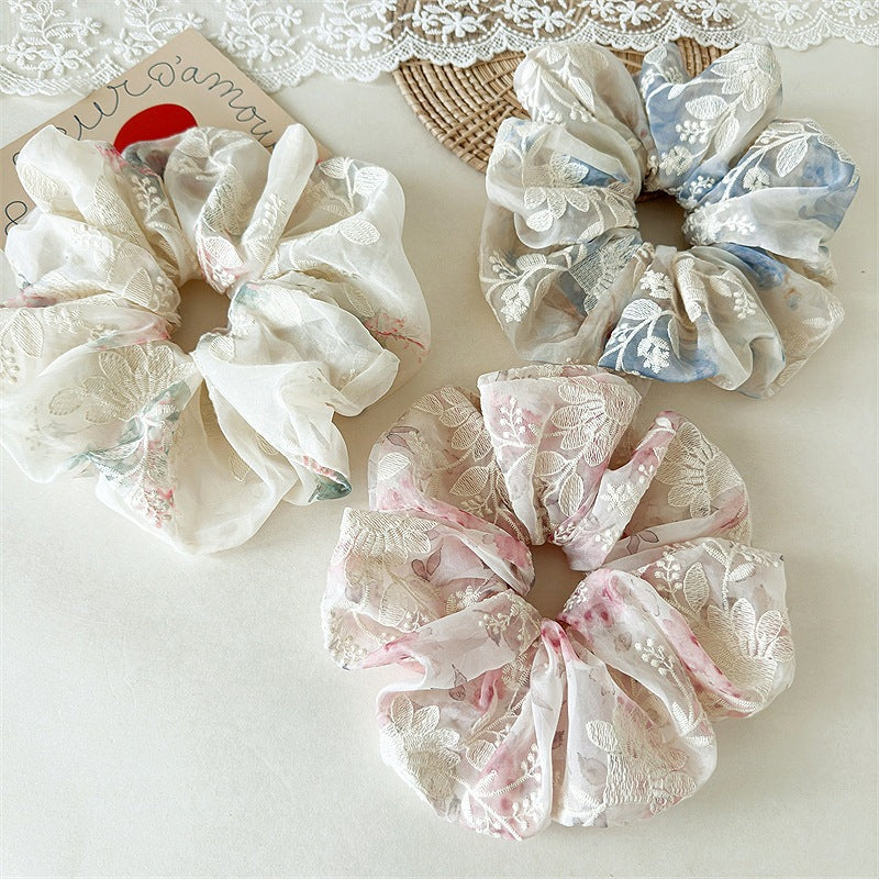 大腸圈花朵刺繡髮圈－商品主圖｜https://igowo.tw/