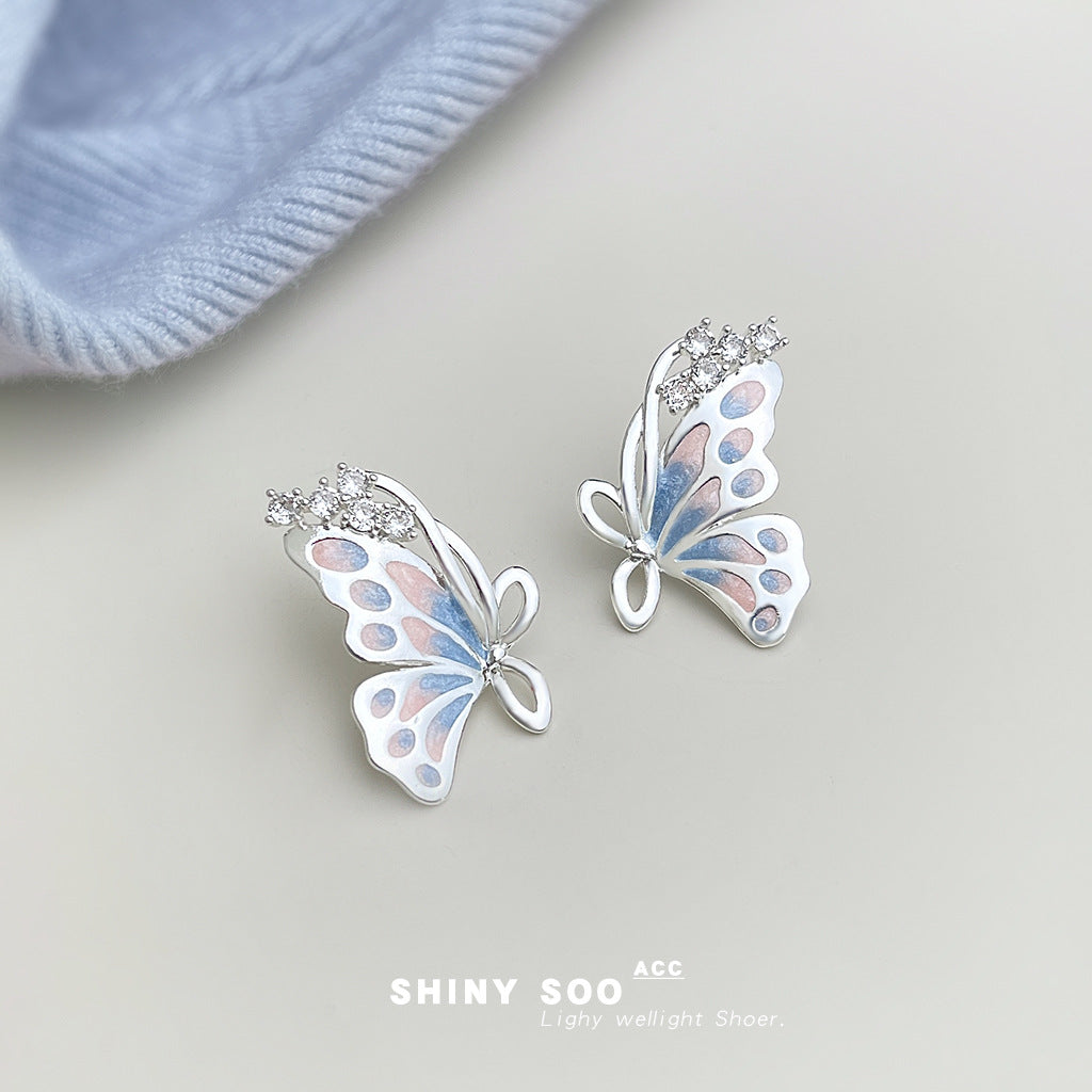 鋯石銀針蝴蝶微鑲耳釘－商品主圖｜https://igowo.tw/