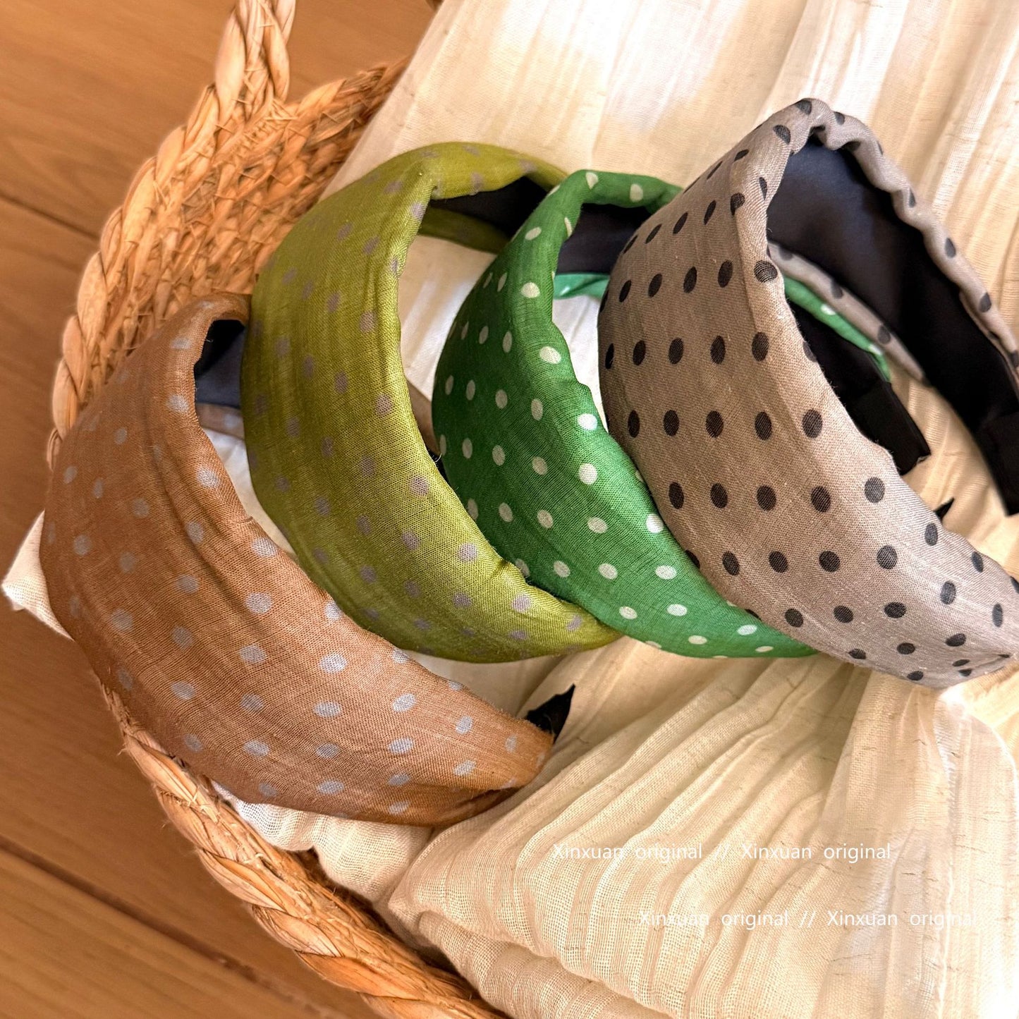 波點簡約髮箍－豆綠波點款細節｜https://igowo.tw/