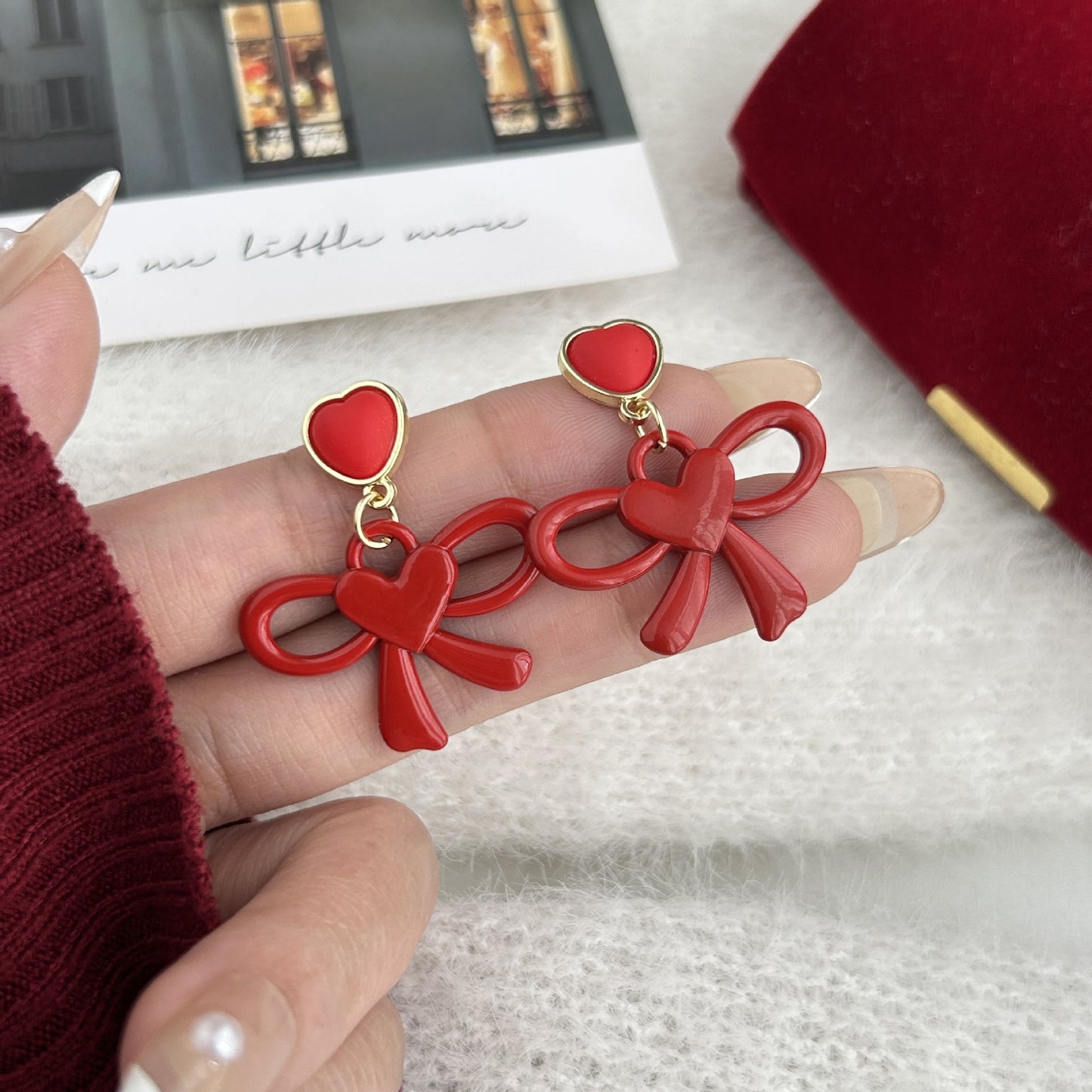紅色銀針蝴蝶結耳釘－細節特寫5｜https://igowo.tw/