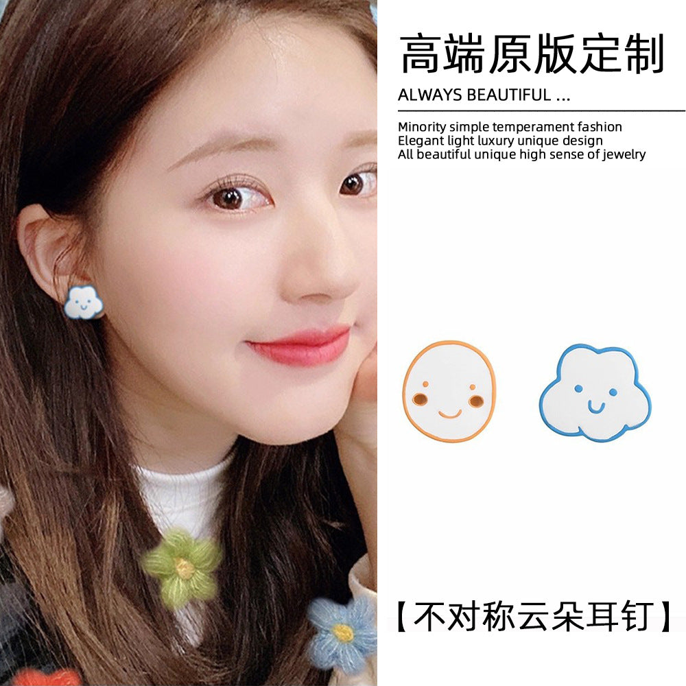 彩色雲朵不對稱耳釘－商品主圖｜https://igowo.tw/