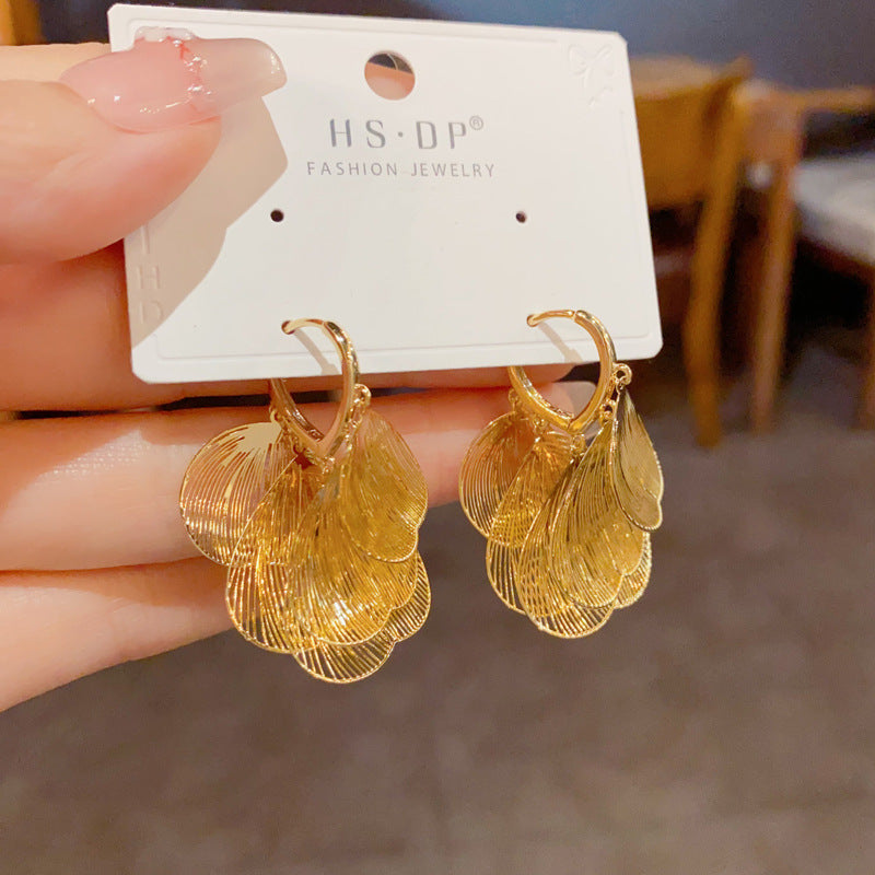 金屬銀杏葉鏤空耳扣－商品主圖｜https://igowo.tw/