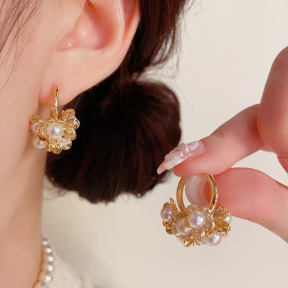 珍珠金屬花朵誇張耳扣－商品主圖｜https://igowo.tw/