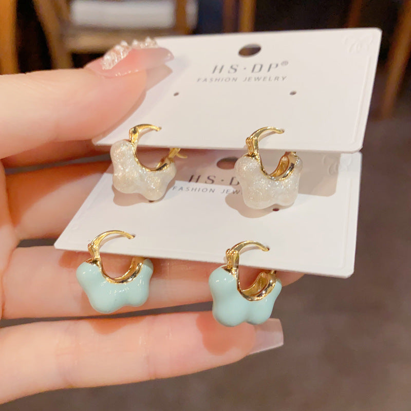琺瑯雲朵簡約耳扣－商品主圖｜https://igowo.tw/