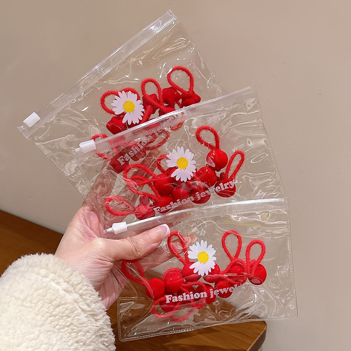 紅色復古髮圈－細節特寫1｜https://igowo.tw/
