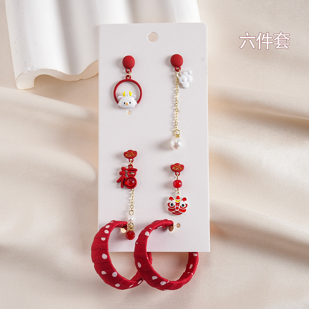 紅色布面花朵誇張耳環－細節特寫37｜https://igowo.tw/